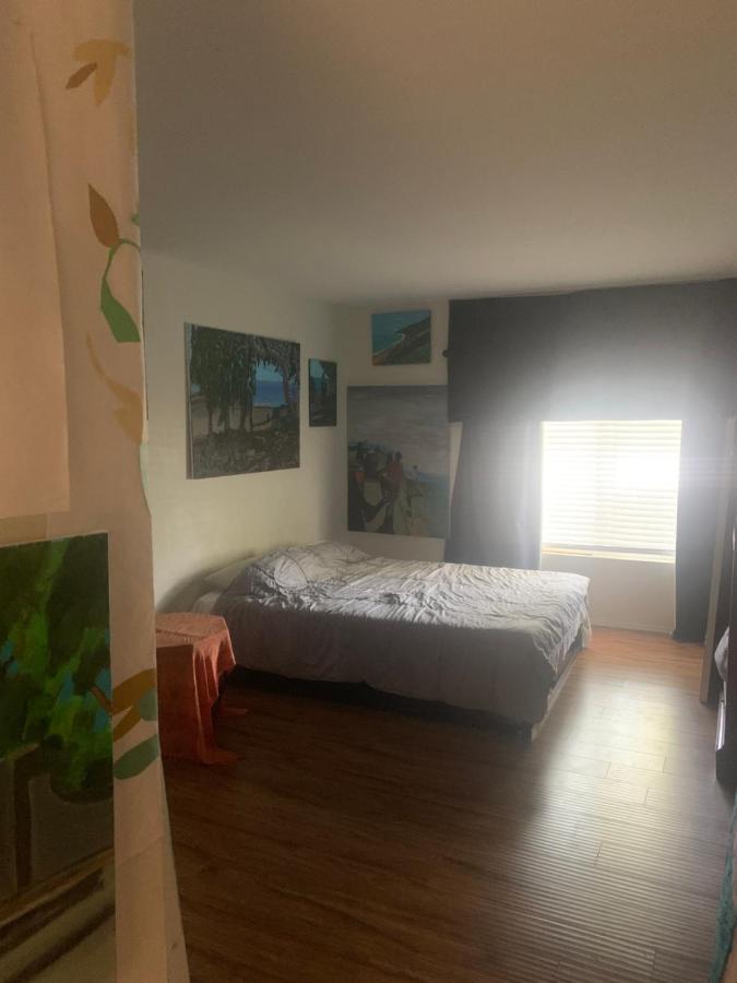 Unique Master Bedroom/Private Bath Таузънд Оукс Екстериор снимка